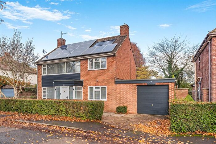4 Bedroom Detached House For Sale In Twyford Avenue, Twyford, OX17
