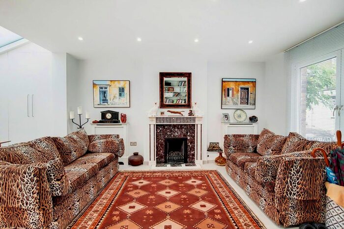 2 Bedroom Property To Rent In Wyndham Mews, Marylebone, London, W1H