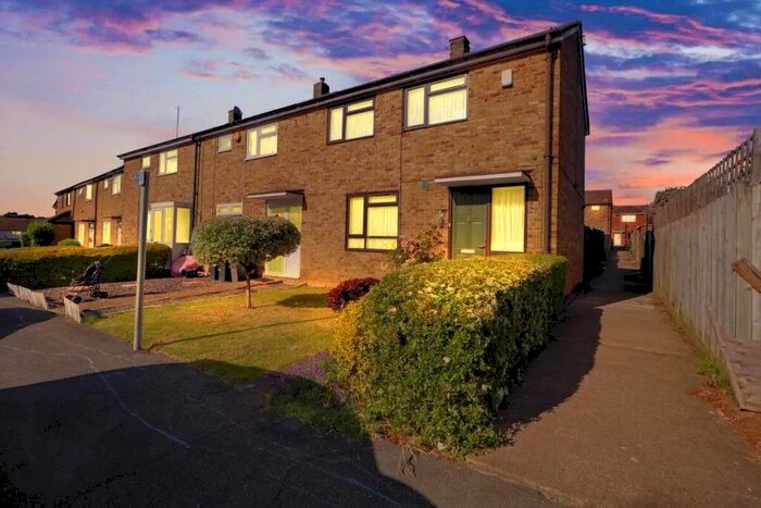 2 Bedroom Property To Rent In The Readings, Harlow, CM18