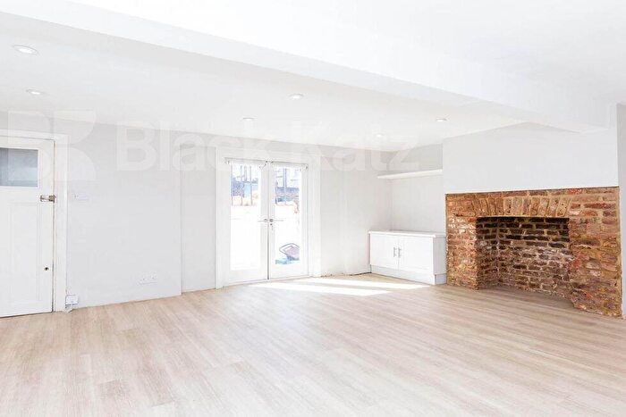 1 Bedroom Flat To Rent In Alma Street, Kentish Town / Camden, NW5