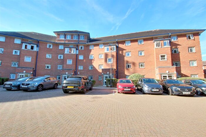 1 Bedroom Flat To Rent In Bourneside Crescent, London, N14