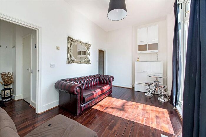 1 Bedroom Flat To Rent In Cambridge Gardens, London, W10