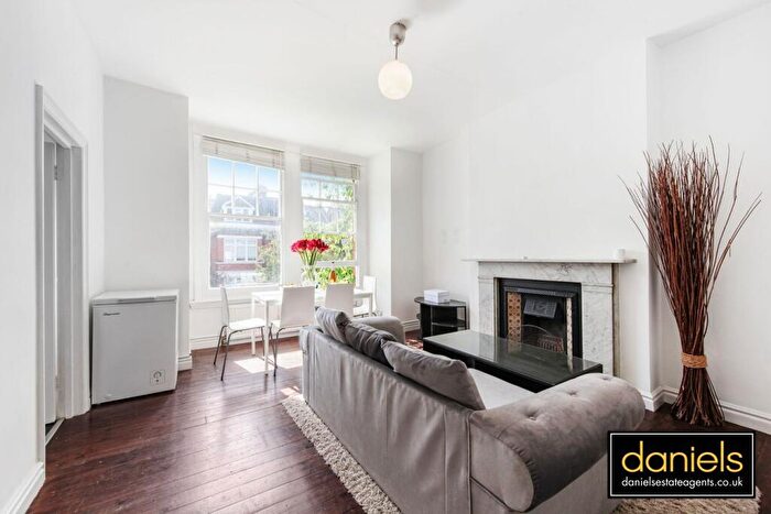 2 Bedroom Flat To Rent In Dyne Road, Kilburn, London, NW6