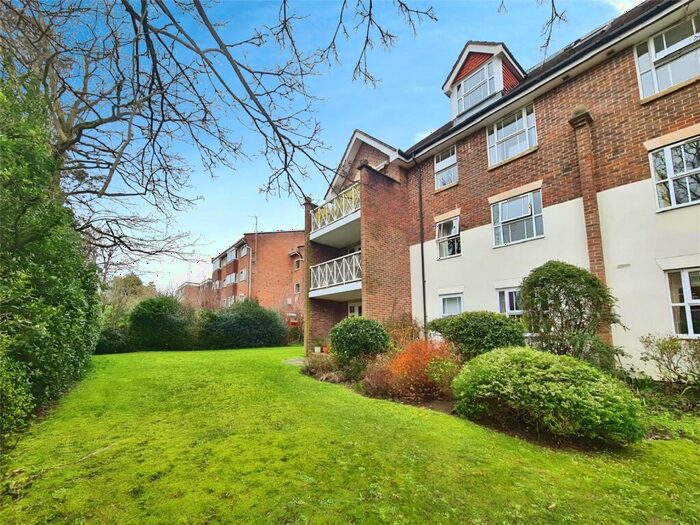 2 Bedroom Flat To Rent In Winn Road, Southampton, Hampshire, SO17