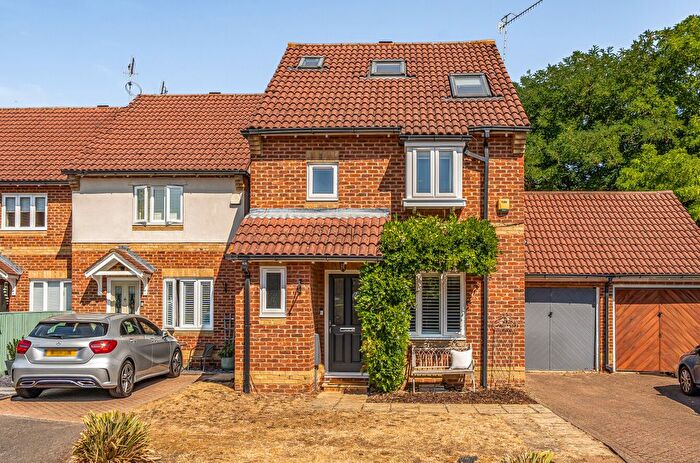 3 Bedroom Detached House For Sale In Weybridge, Surrey, KT13