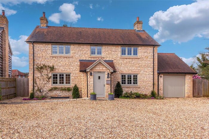 4 Bedroom Detached House To Rent In Peppard Common, Henley-On-Thames, Oxfordshire, RG9