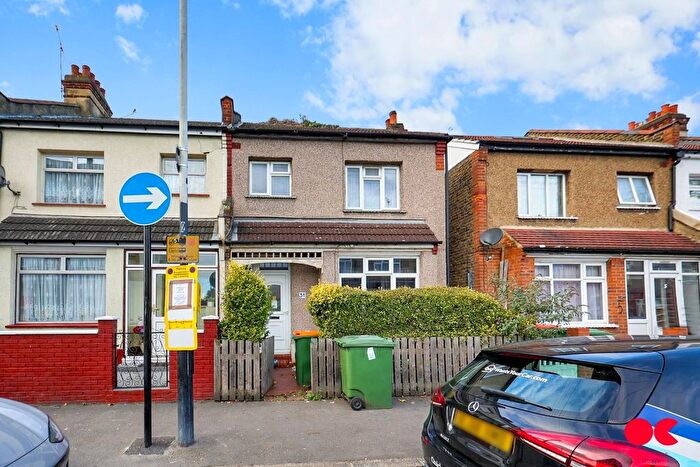 3 Bedroom End Terrace House For Sale In Wall End Road, East Ham, E6