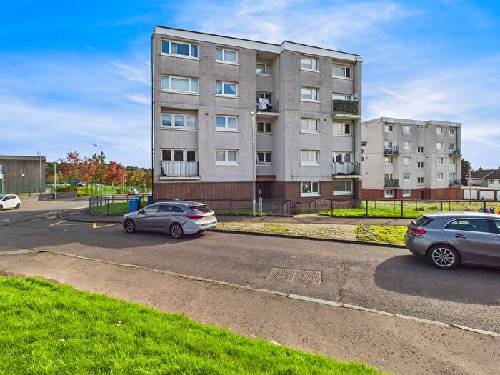 3 Bedroom Flat For Sale In Irving Court, Hardgate, Clydebank, G81