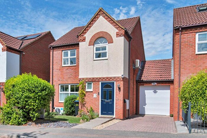 4 Bedroom Link Detached House To Rent In Redwing Rise, Royston, SG8