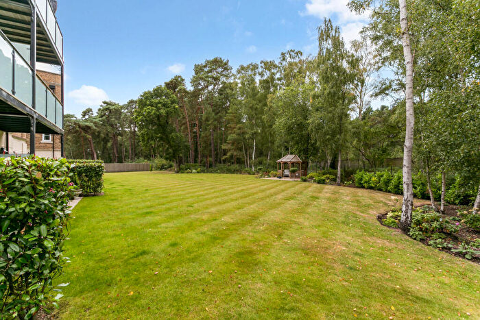 2 Bedroom Flat For Sale In Kingswood, Ascot, SL5