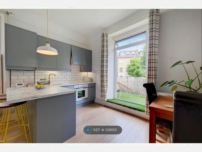 Studio To Rent In Gloucester Drive, London, N4