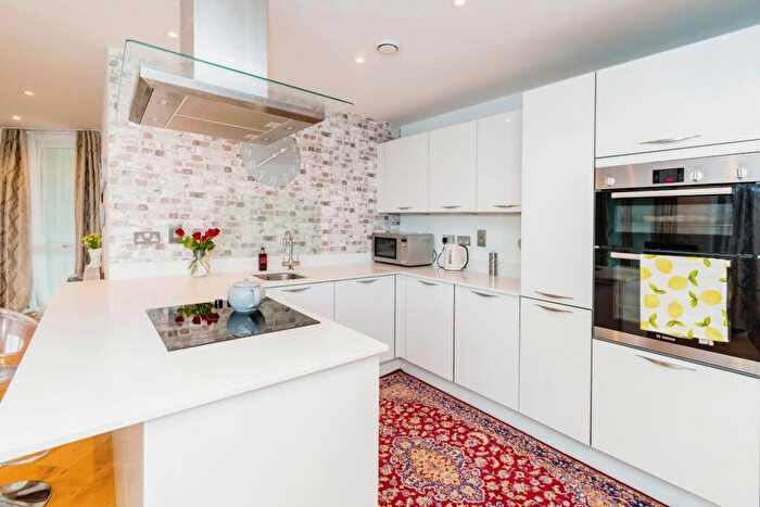 2 Bedroom Flat For Sale In Maritime Walk, Ocean Village, Southampton, Hampshire, SO14
