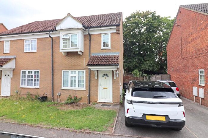 3 Bedroom Semi Detached House For Sale In Coyney Green, Luton, Bedfordshire, LU3