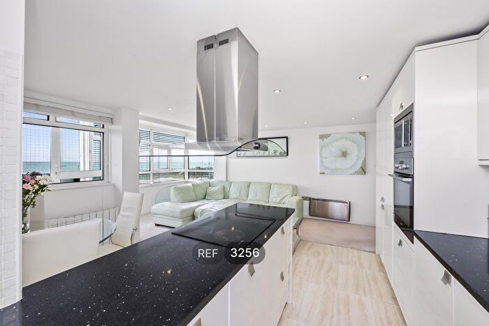 2 Bedroom Flat To Rent In Berriedale House -, Kingsway, Hove, BN3