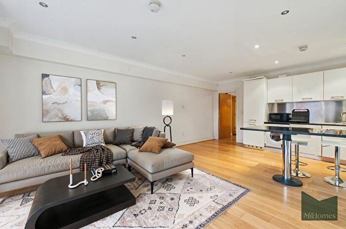 1 Bedroom Flat For Sale In Gladbeck Way, Enfield, EN2