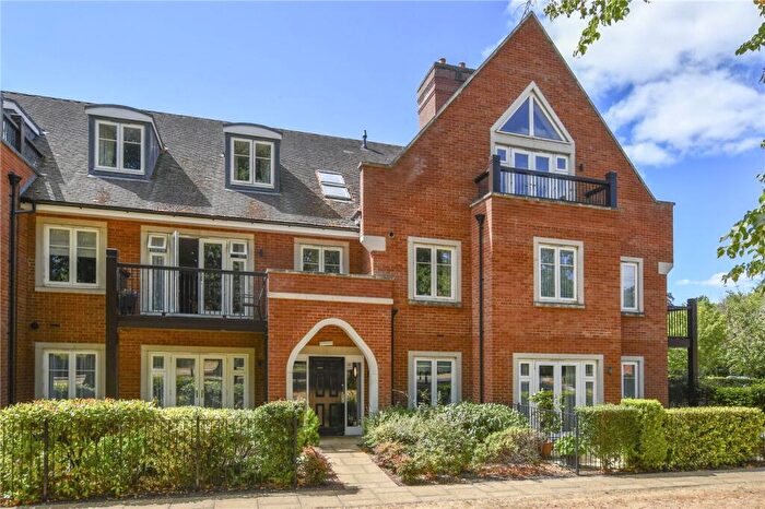 2 Bedroom Apartment For Sale In Woolf Drive, Wokingham, Berkshire, RG40
