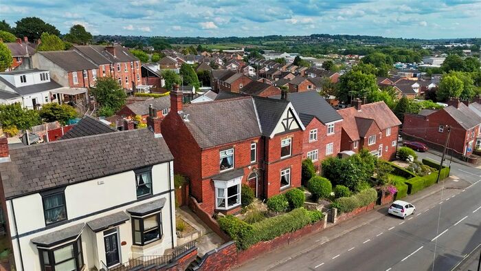 4 Bedroom Detached House For Sale In Thornby House, Whittington Hill, Chesterfield, S41