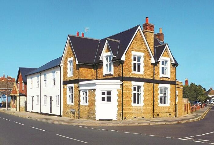 1 Bedroom Flat To Rent In Fern Road, Godalming, Surrey, GU7