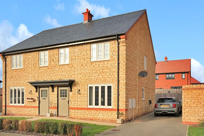3 Bedroom Semi-Detached House For Sale In Hollowell Street, Wollaston, Wellingborough, NN29