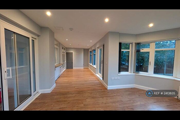 3 Bedroom Flat To Rent In Brooklands Drive, Gedling, Nottingham, NG4