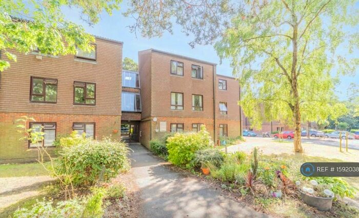 2 Bedroom Flat To Rent In Dawsmere Close, Camberley, GU15