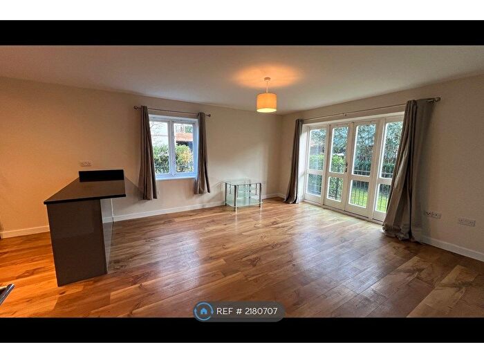 2 Bedroom Flat To Rent In Lexington House, West Drayton, UB7