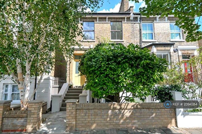 4 Bedroom Semi-Detached House To Rent In Bouverie Road, London, N16