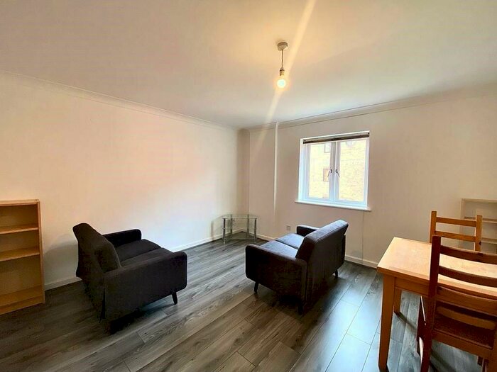 2 Bedroom Flat To Rent In Langtons Wharf, Leeds, West Yorkshire, LS2