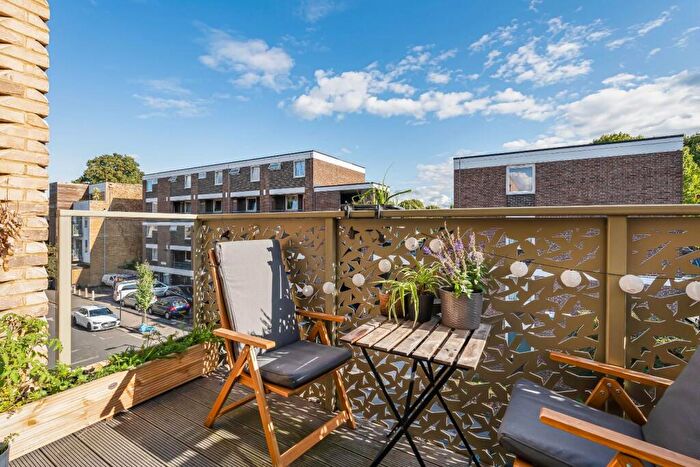 1 Bedroom Apartment To Rent In Elmington Road, London, SE5