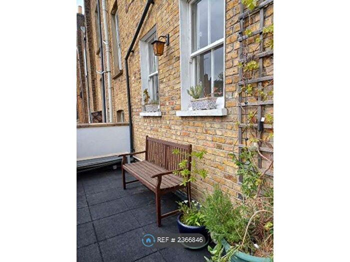 1 Bedroom Flat To Rent In Packington Street, London, N1