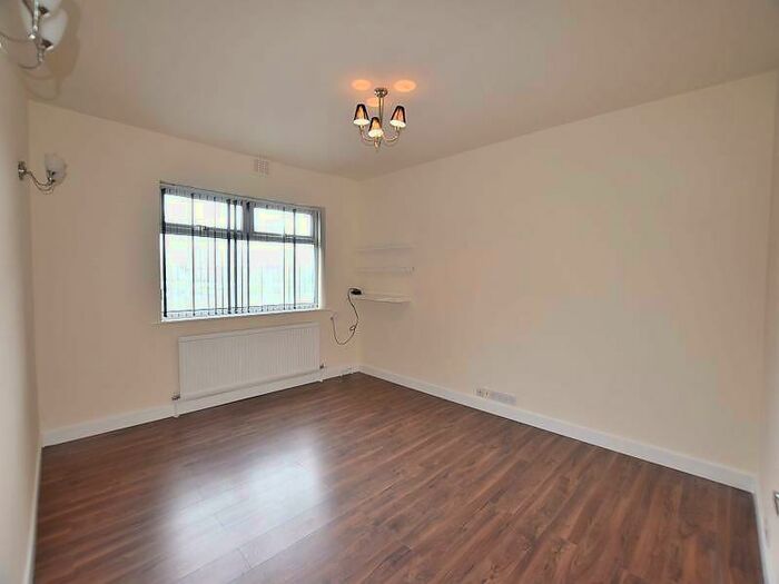 2 Bedroom Apartment To Rent In Kingsway, Didsbury, M20