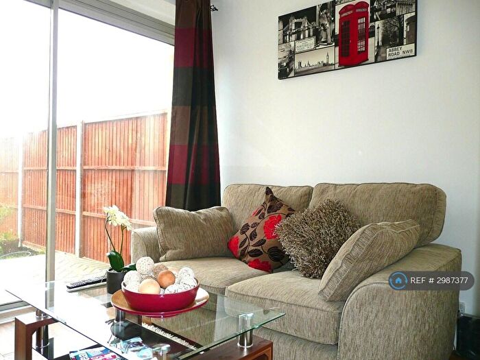 4 Bedroom Terraced House To Rent In Douglas Rd, Reading, RG4