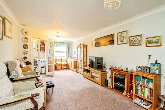 1 Bedroom Flat For Sale In Brampton Court, Chichester, PO19