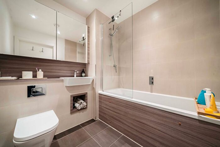 1 Bedroom Flat For Sale In Bollo Bridge Road, London, W3