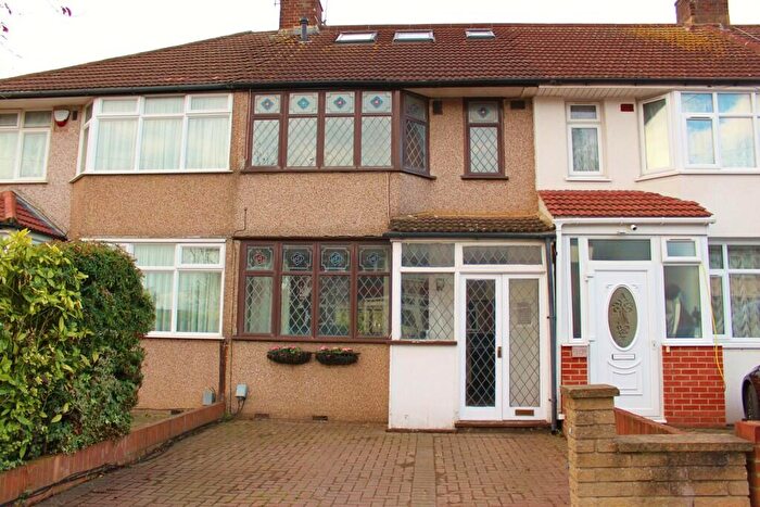 3 Bedroom Terraced House To Rent In Highfield Road, Woodford Green, IG8
