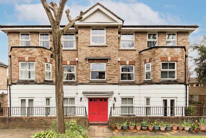 2 Bedroom Flat To Rent In Upper Richmond Road, London, SW15