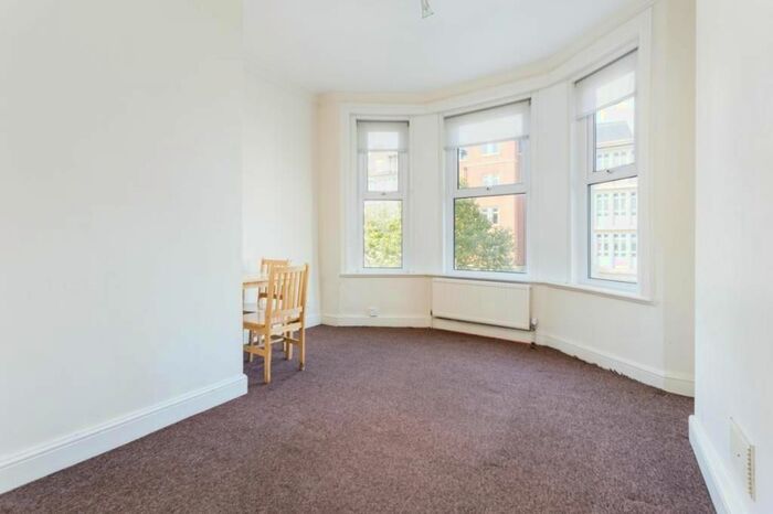 1 Bedroom Flat To Rent In High Road, London, N12