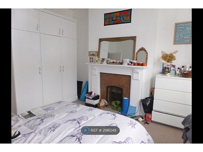 1 Bedroom Flat To Rent In Helix Road, London, SW2