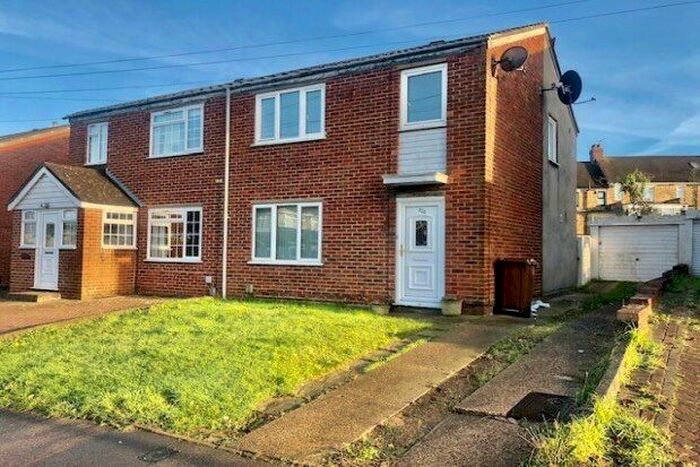 3 Bedroom Semi-Detached House To Rent In Broadway, Gillingham, ME8