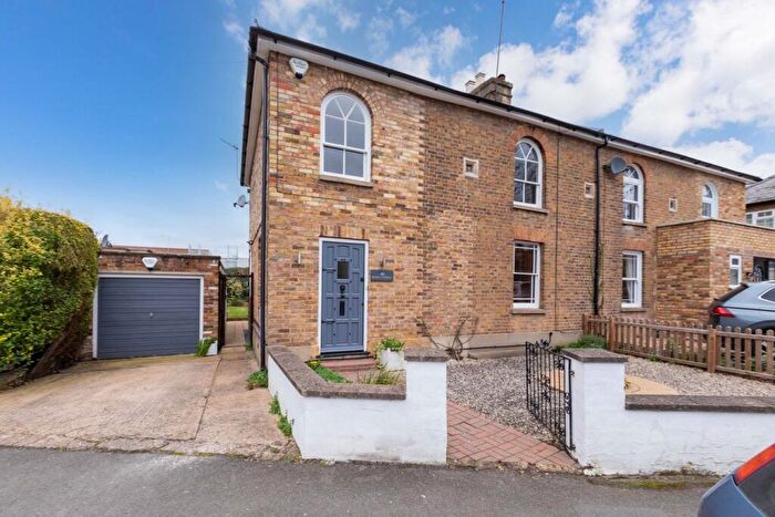 3 Bedroom Semi Detached House For Sale In Oldfield Road, Maidenhead, SL6