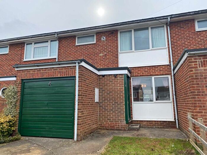 3 Bedroom Semi Detached House To Rent In Masefield Road, OX16