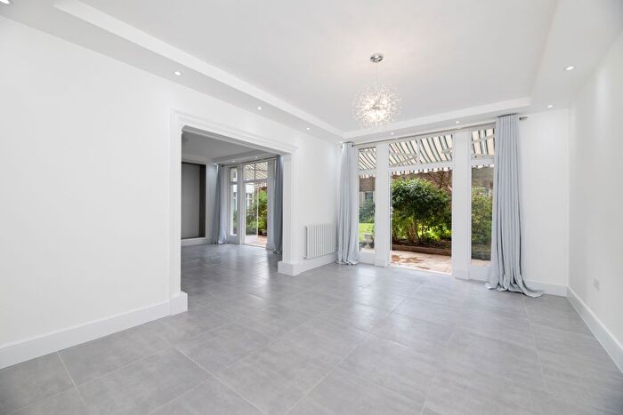 4 Bedroom Flat To Rent In Bryanston Square, London, W1H