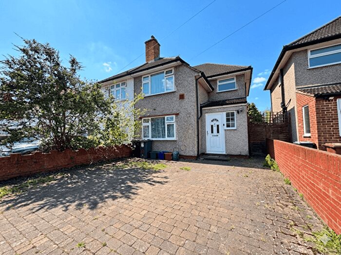 4 Bedroom Semi Detached House To Rent In Summerhouse Avenue, Hounslow, TW5