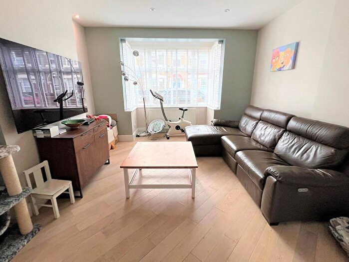 3 Bedroom Detached House To Rent In Wilton Road, London, SW19