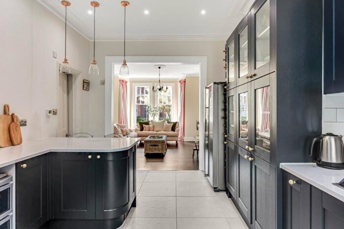 2 Bedroom Apartment For Sale In Sarre Road, West Hampstead, NW2