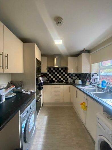 5 Bedroom Terraced House To Rent In Acomb Street, Manchester, M14