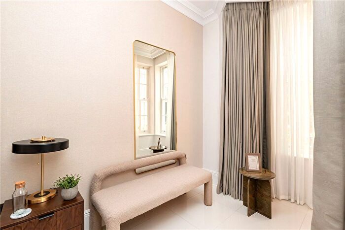 1 Bedroom Flat To Rent In Stratton Street, London, W1J
