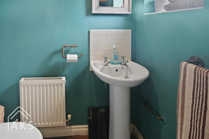 3 Bedroom End Of Terrace House For Sale In Eden Close, Hilton, DE65