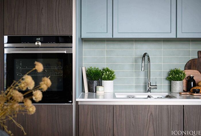 2 Bedroom Flat For Sale In Kennington Lane, London, SE11