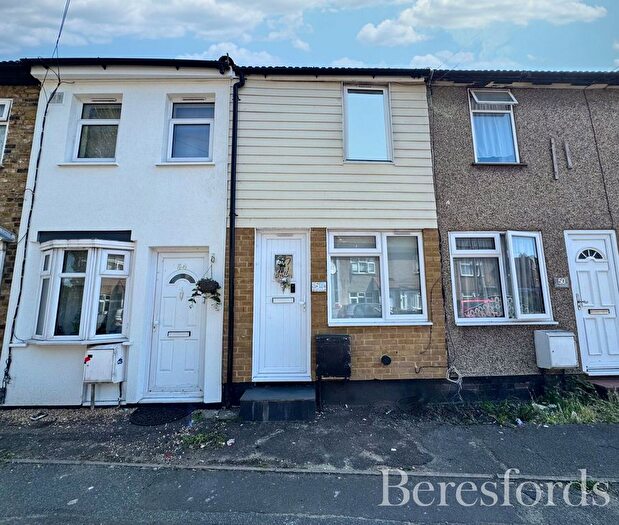 2 Bedroom Terraced House For Sale In Upminster Road South, Rainham, RM13
